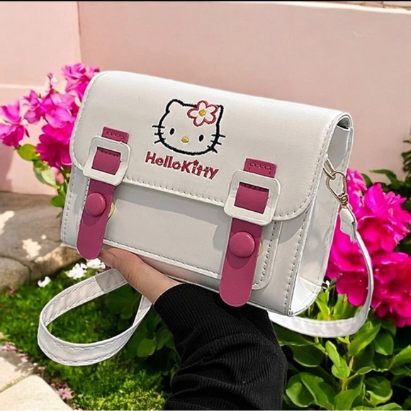 Hello Kitty Shoulder Bag - Kawaii Design in White and Pink with Adjustable Strap - Picture 4 of 13